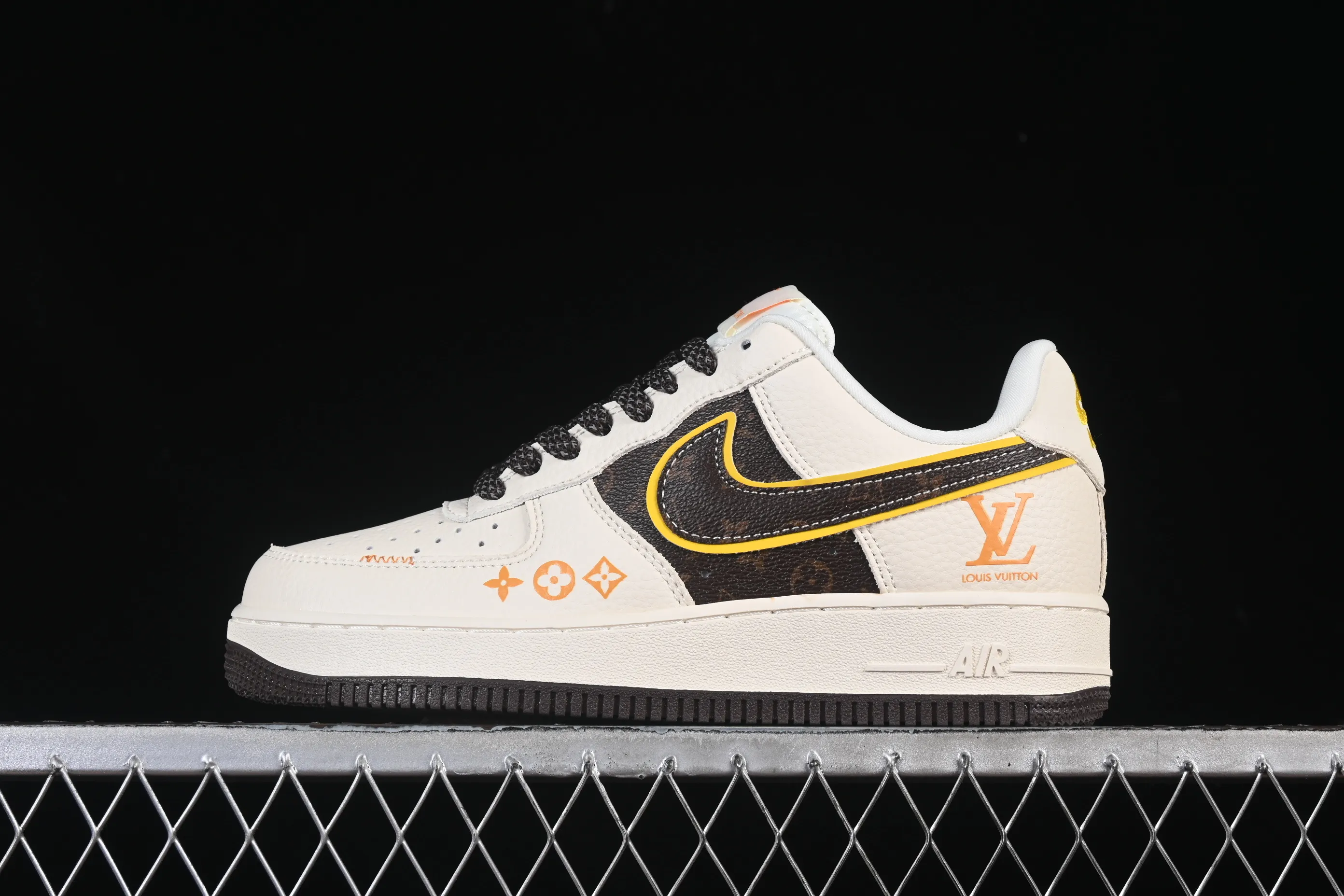 All categories Nk Air Force 1 Air Force series Nk Air Force 1 Low Air Force low-top Nike Air Force 1'07 Low LV co-branded beige and brown stitching Air Force 1 low-top casual sneakers DD1982-302